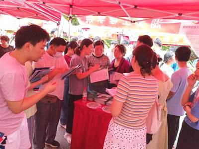 用心用情用力服務(wù)高考考生，專心專注專業(yè)做好招生咨詢——校領(lǐng)導(dǎo)參與招生咨詢工作的實踐與思考